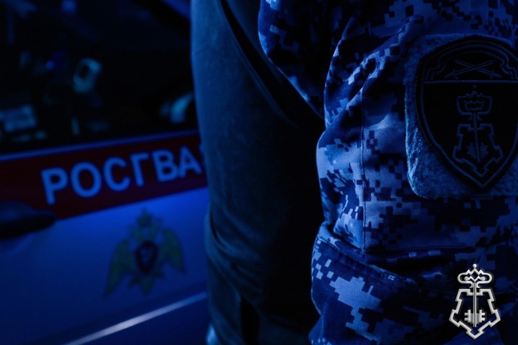 В Петербурге наряд Росгвардии задержал гражданина, применившего аэрозольное устройство во время потасовки в баре