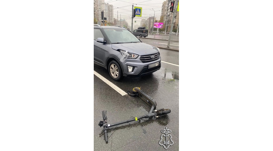 Петербургские росгвардейцы первыми оказались на месте ДТП и вызвали скорую для пострадавшего мужчины