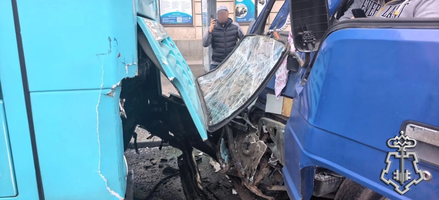 В Санкт-Петербурге наряд Росгвардии перекрыл участок дороги на месте ДТП, обеспечив беспрепятственную работу спасательных служб   