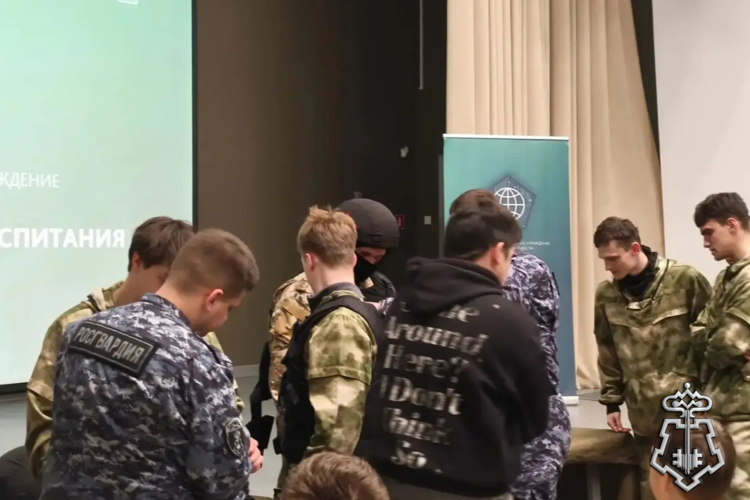 В Ленинградской области сотрудники Росгвардии провели встречу с участниками XIII военно-патриотиче
